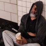"Hilfe bei Obdachlosigkeit: Wege aus der finanziellen Notlage"